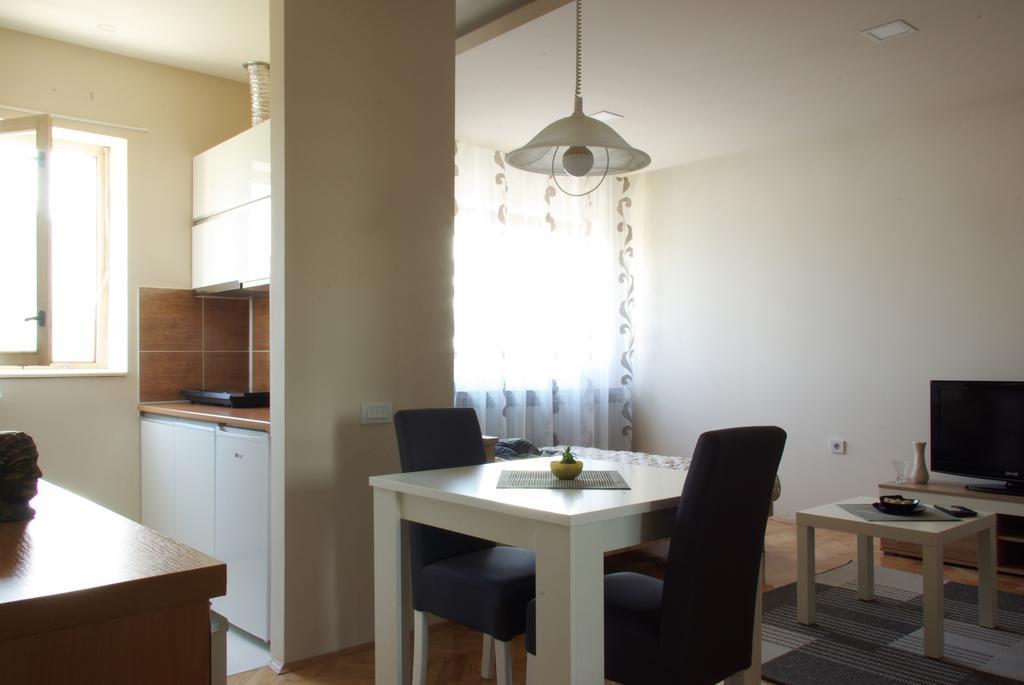 Square Studio Apartment Ni Kültér fotó