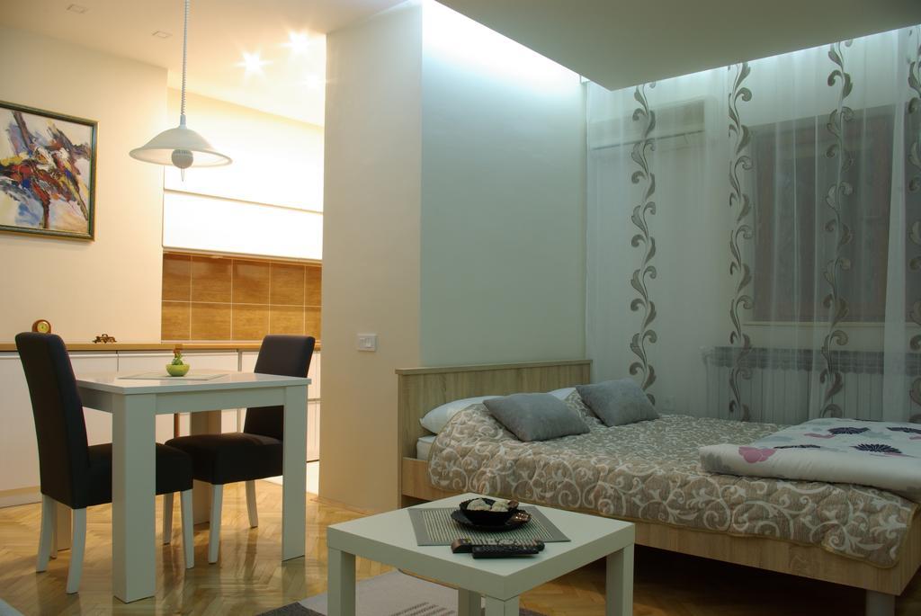 Square Studio Apartment Ni Kültér fotó