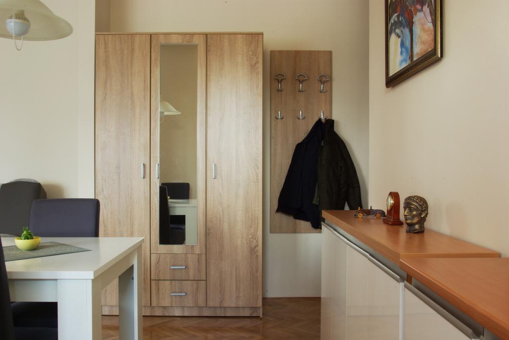 Square Studio Apartment Ni Kültér fotó