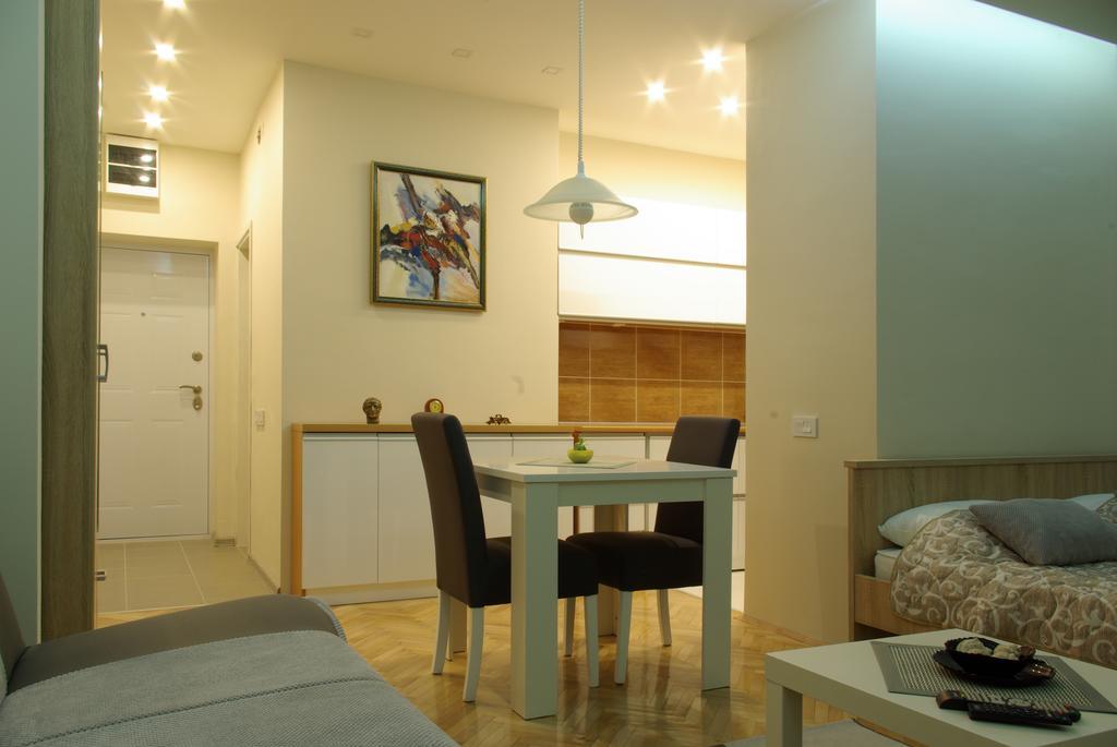 Square Studio Apartment Ni Kültér fotó