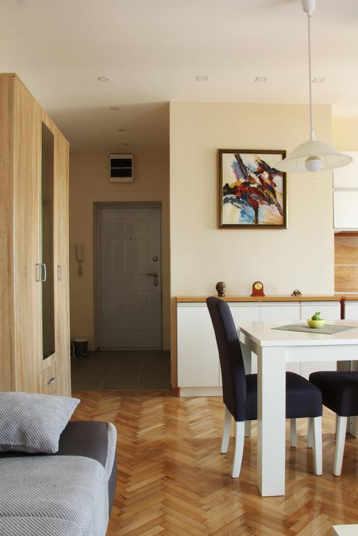 Square Studio Apartment Ni Kültér fotó