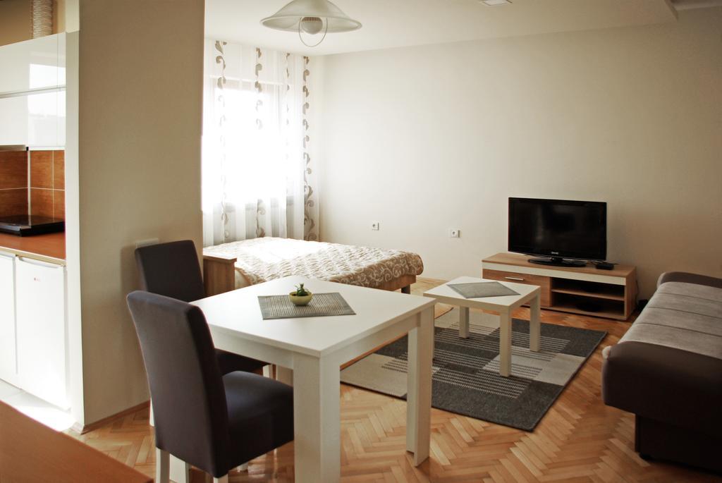 Square Studio Apartment Ni Kültér fotó