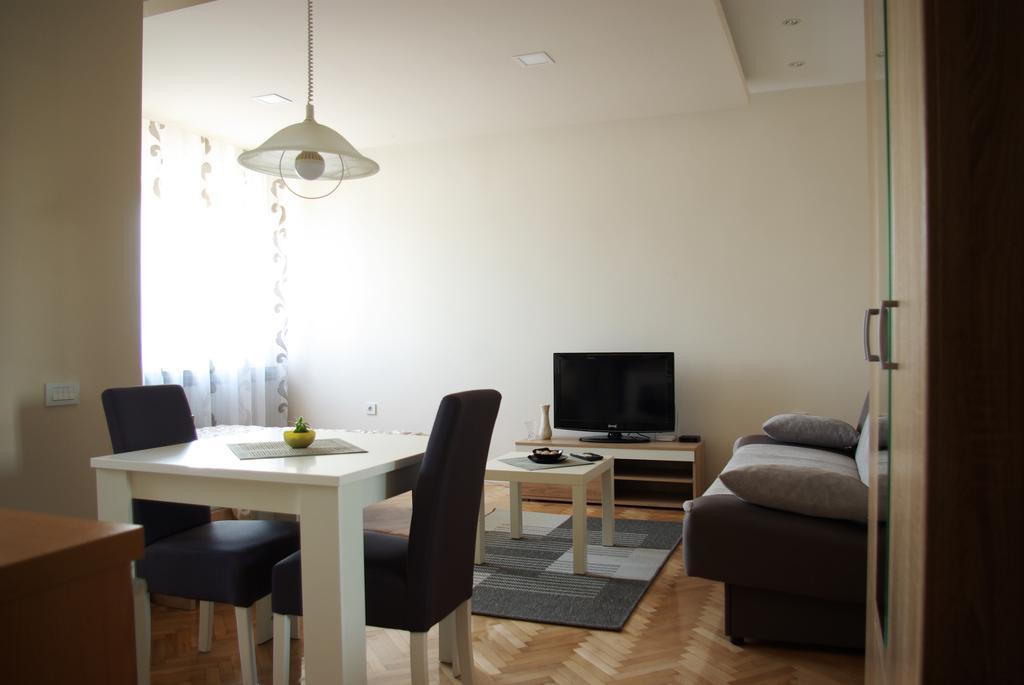 Square Studio Apartment Ni Kültér fotó